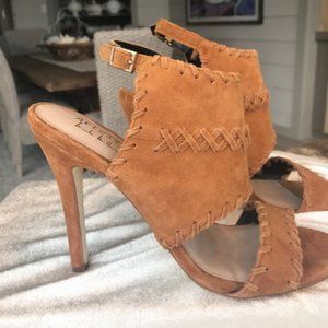 💋💋 LOOK 2 pairs  heels for $20!!! 🌹🌹